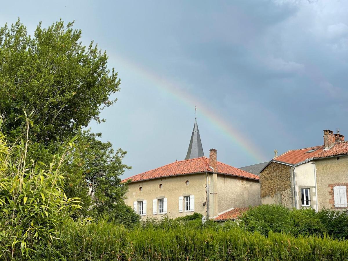 Bed and Breakfast Maison Hirondelles Hotes Mezieres-sur-Issoire Экстерьер фото